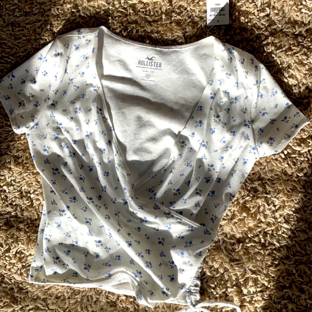 Hollister blue and white floral baby tee